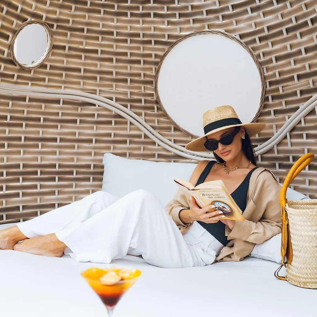 The First Collection Dubai Business Bay Hotell 4*,  Förenade Arabemiraten